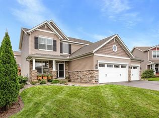 1813 Cottongrass Ct, Chanhassen, MN 55317