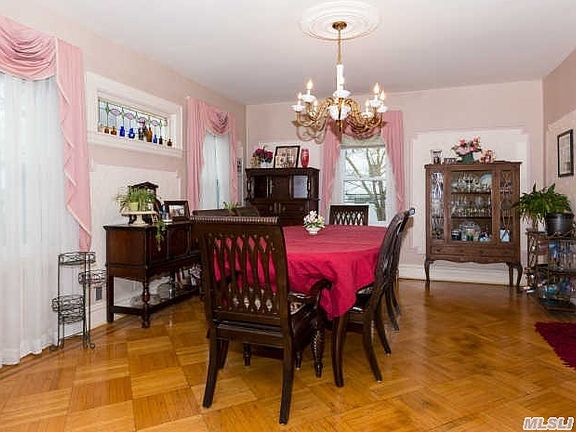 5th image of 292 E Chester St