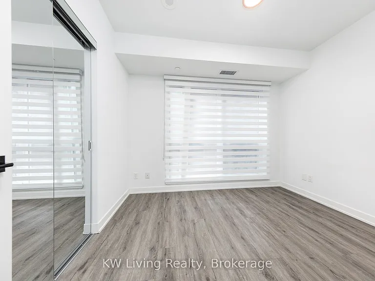 327 King St W #1302 — Photo 10