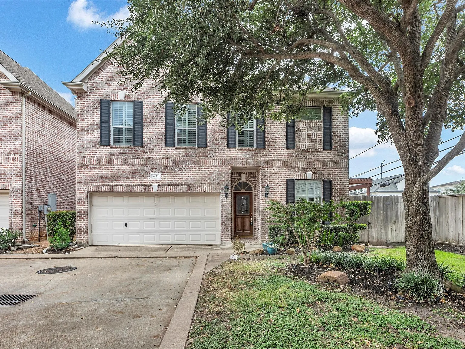 3 bed, 2.5 bath, 2300 sqft, $2,900 — Photo 2