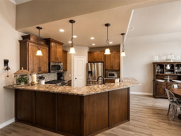 3rd image of 7609 Granite Dr