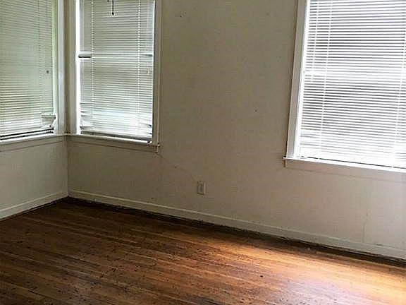 Bedrooms w/ hardwood floors.