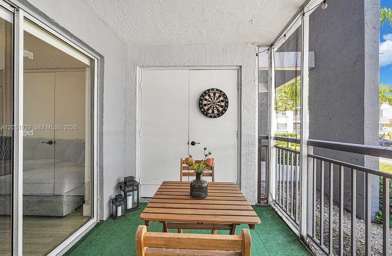 2 bed, 1113 sqft, $2,300 — Photo 4