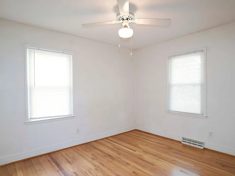 5540 N Garfield Ave — Photo 10