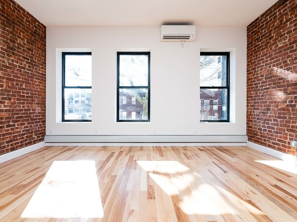 1st image of 479 E New York Ave
