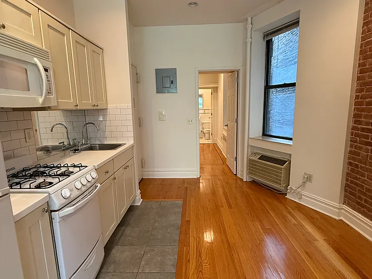 245 E 77th St #2FE — Photo 3