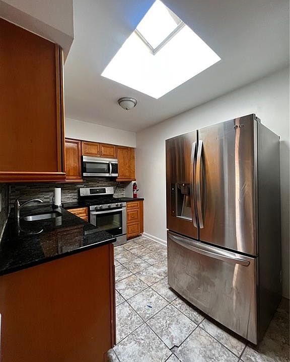 1st image of 3924 De Reimer Ave Floor 2