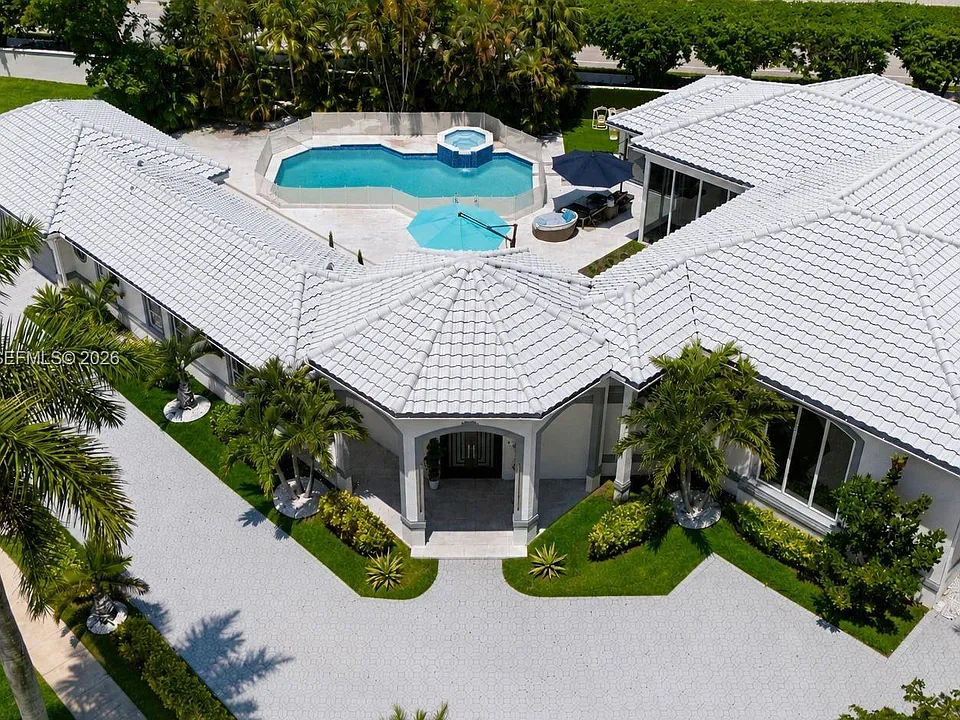 2673 NW 64th Blvd