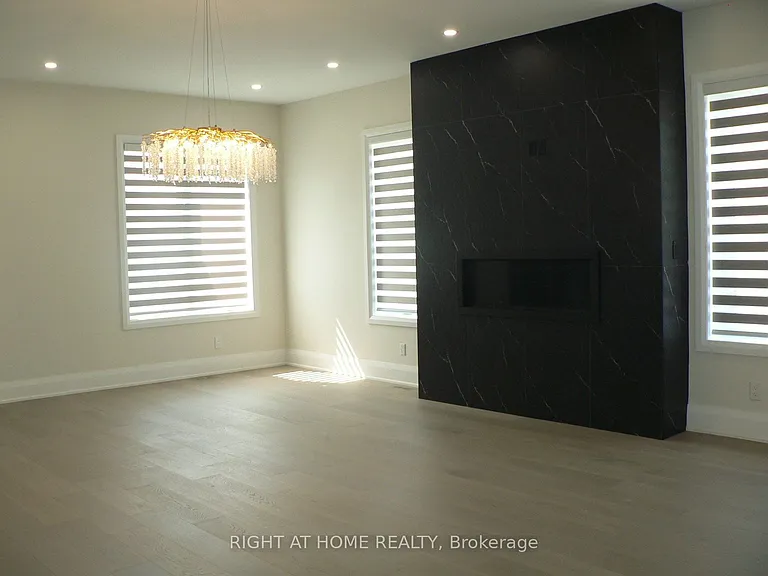 13 Bell Park St — Photo 3