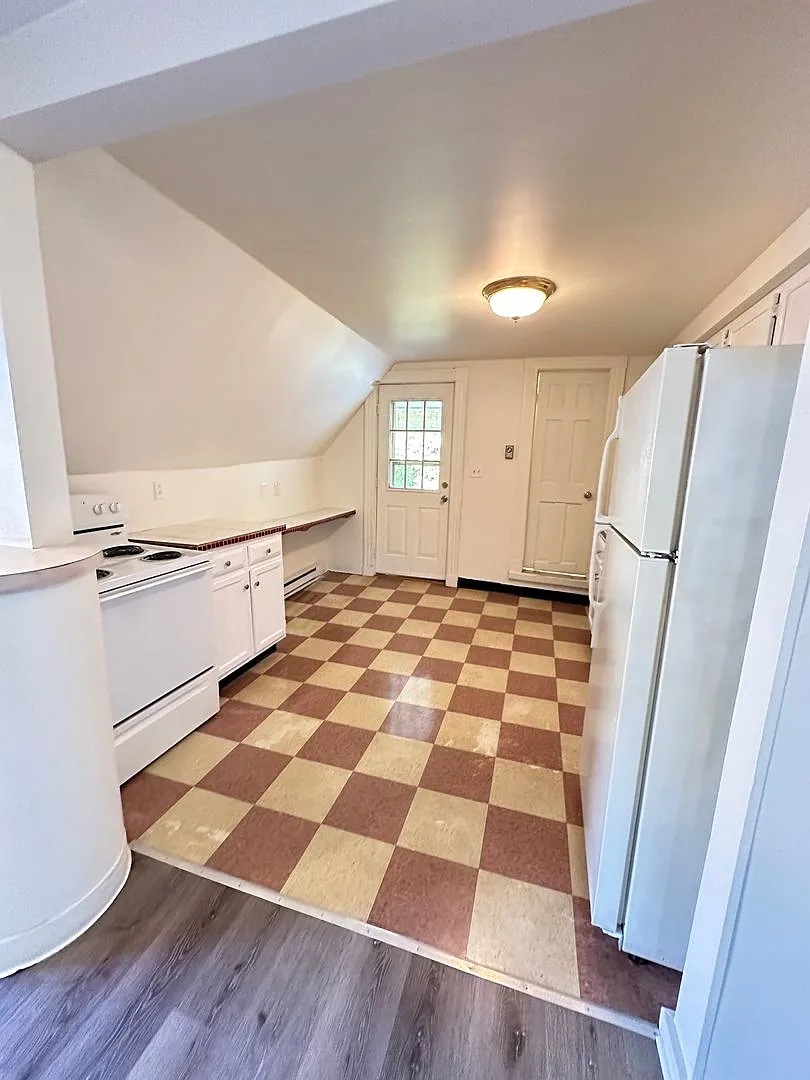 Madison Ave 914-916 - For Sale — Photo 2