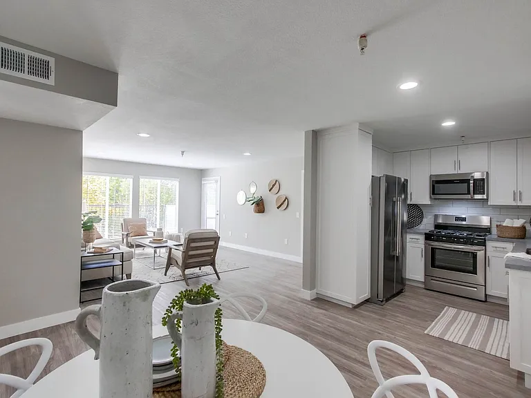 Eugene Eddy | Newly Renovated Apartment Homes — Photo 10