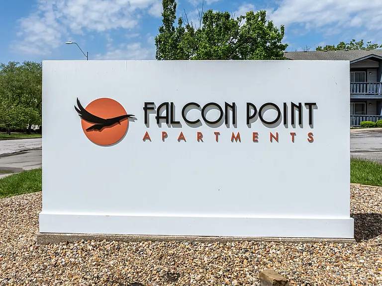Falcon Point Apartments — Photo 30