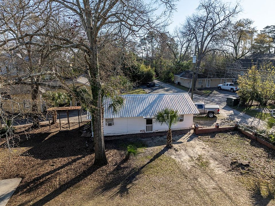 2nd image of 425 Clyde Ln