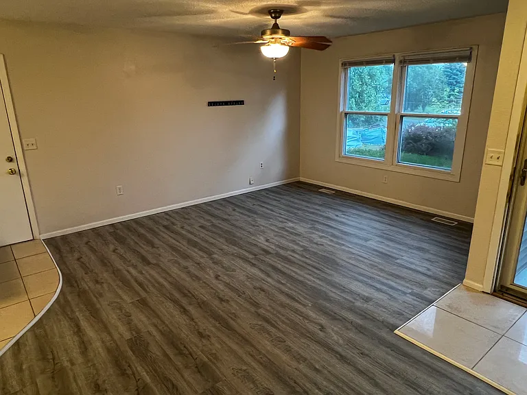 515 Valley View Dr — Photo 9