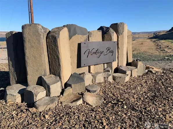 630 Vantage Bay Loop #98950, Ellensburg, WA 98926