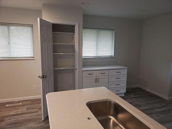 5th image of 700 N Kylewood Dr