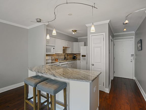 4th image of 1550 N Lake Shore Dr APT 15F