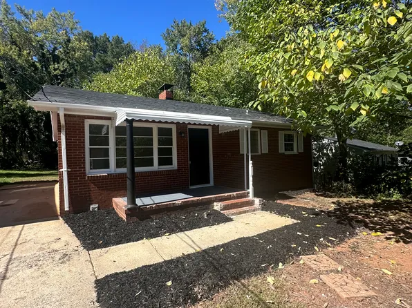 28 Edgewood View Ln, Winston Salem, NC 27127