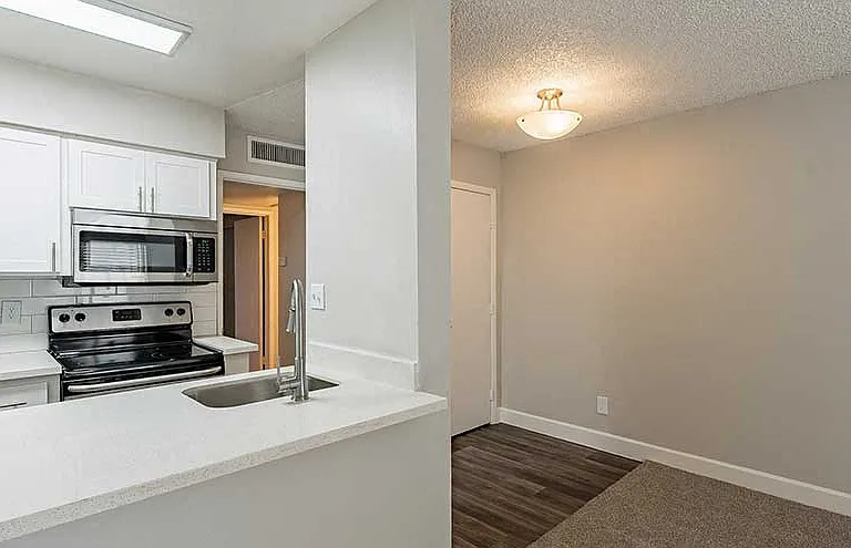 Parq on 50th Apartments — Photo 5