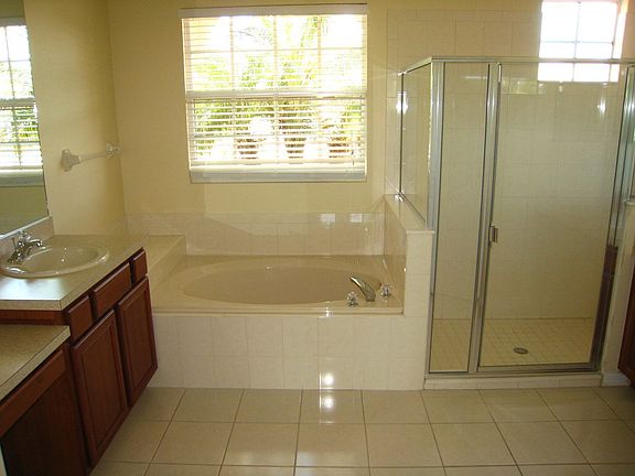 3rd image of 1941 Thornwood Dr SE