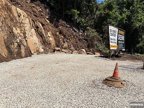 3rd image of 388 Old River Road