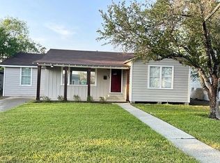 203 E 9th St, Bishop, TX 78343