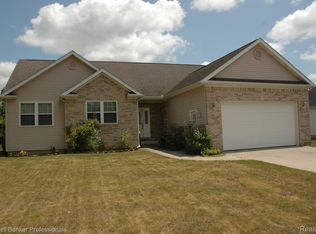 350 Wildflower Ln, Lapeer, MI 48446