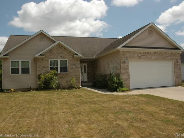 350 Wildflower Ln, Lapeer, MI 48446