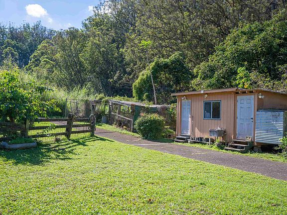 3rd image of 2475 Kaupakalua Rd