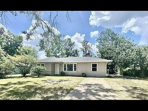 107 Dahlia St Photo 1