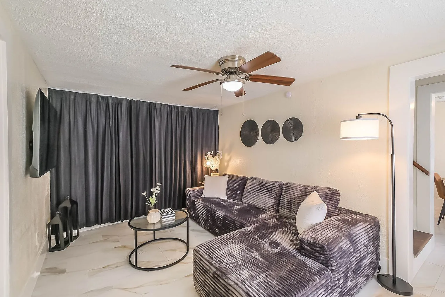 6 bed, 3.0 bath, 3293 sqft, $8,401 — Photo 4