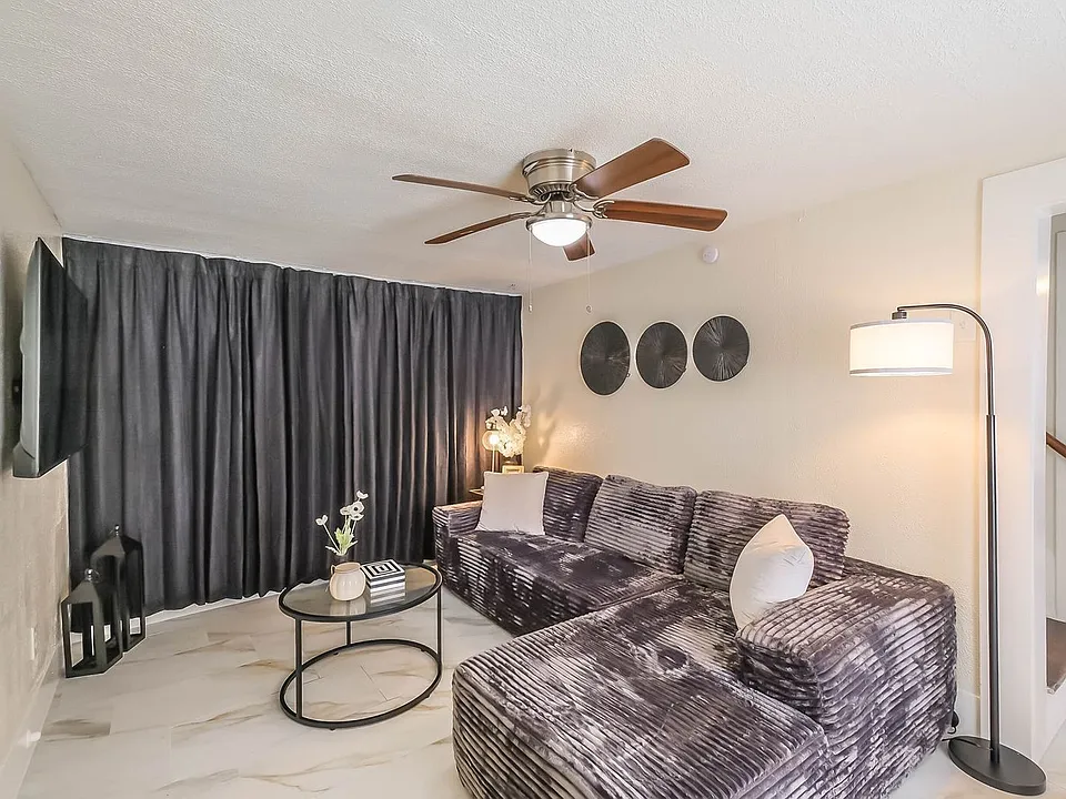 1327 W 21st St #2-ID1316409P