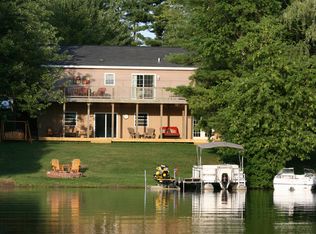 214 Peninsula Dr, Columbiaville, MI 48421