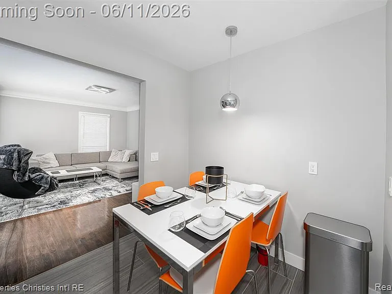 3318 Prairie Ave — Photo 8