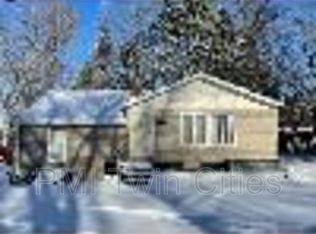 105 Hallam Ave S, Mahtomedi, MN 55115