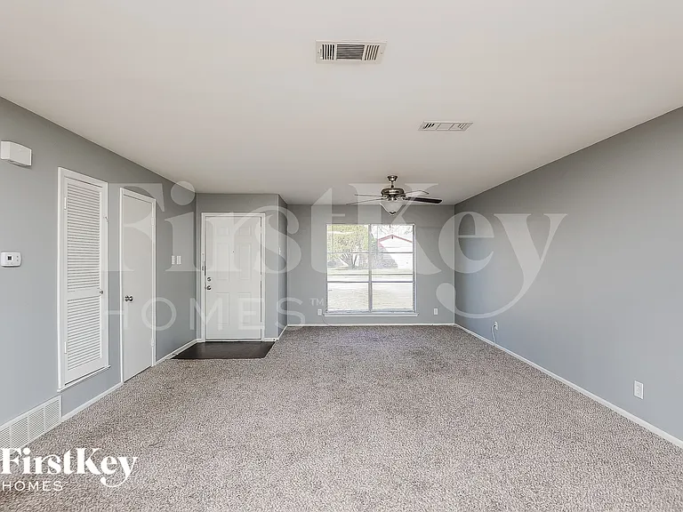 6709 Alma St — Photo 2
