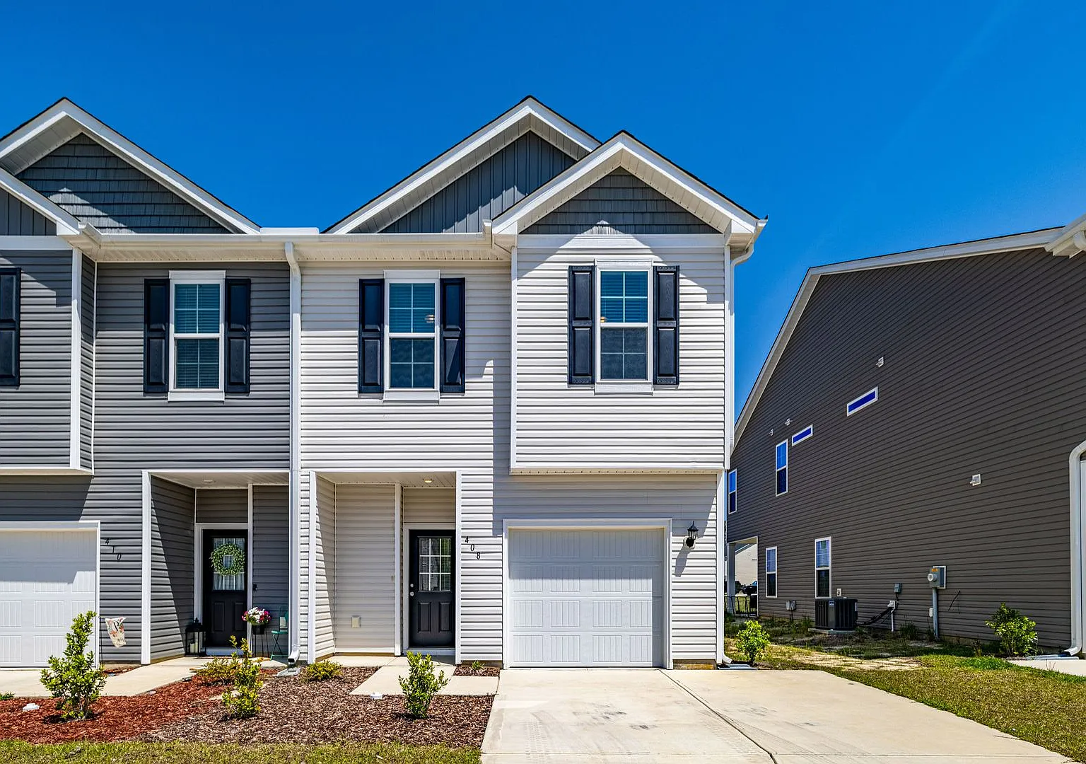 Townhome in Towne Pointe — Photo 2