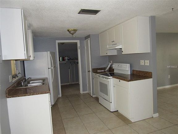 2nd image of 833 W Carole St