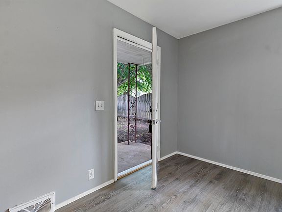 3rd image of 520 W 10th St