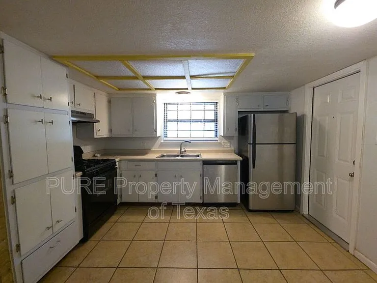 3000 Lakeside Dr — Photo 19