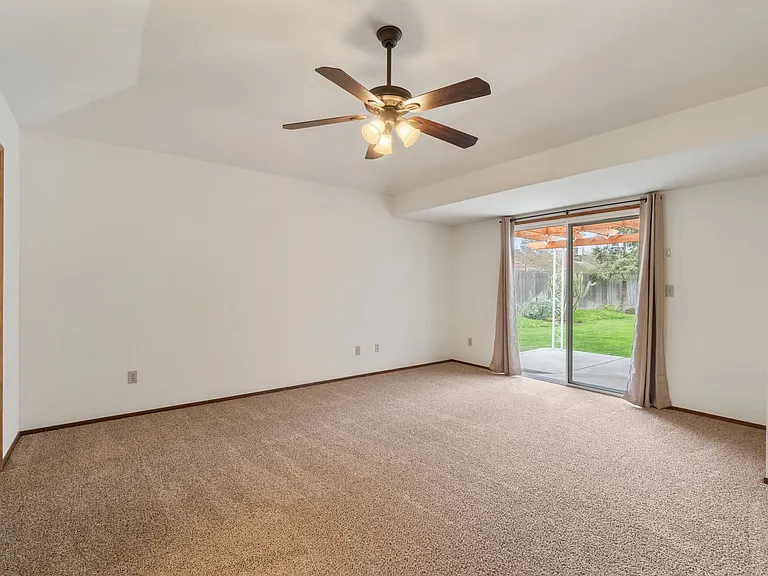 6469 N San Pedro Ave — Photo 24