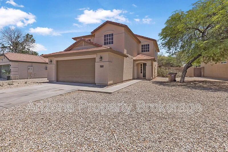 4 bed, 3.0 bath, 2337 sqft, $1,850 — Photo 2