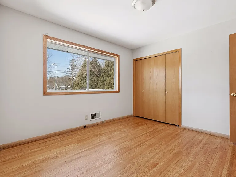 2712 Yosemite Ave S — Photo 15