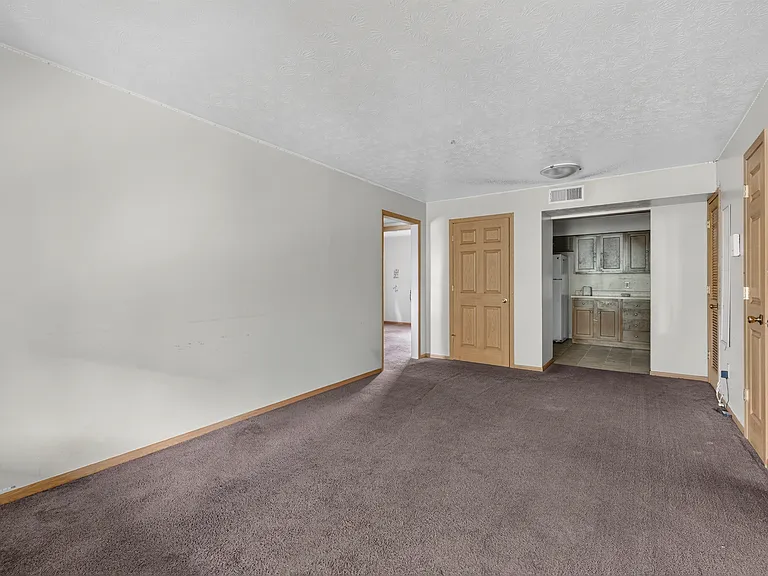 211 Park Ave #5 — Photo 4