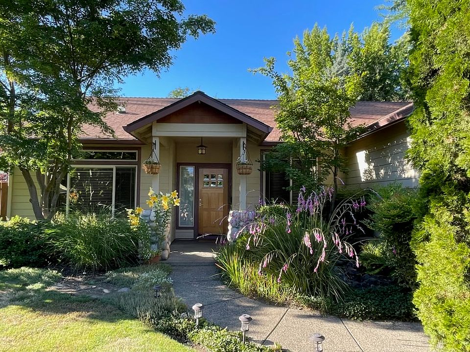 picture of the front of the home.