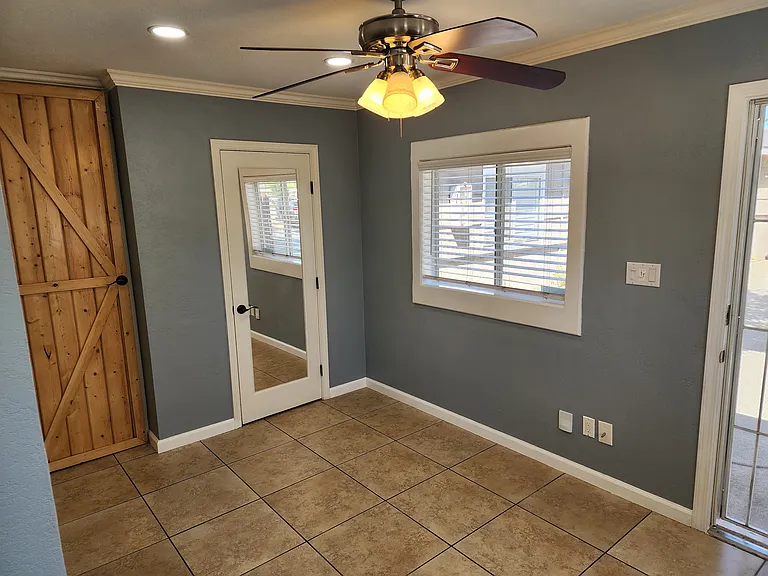 711-21 S Pine St #721 — Photo 1