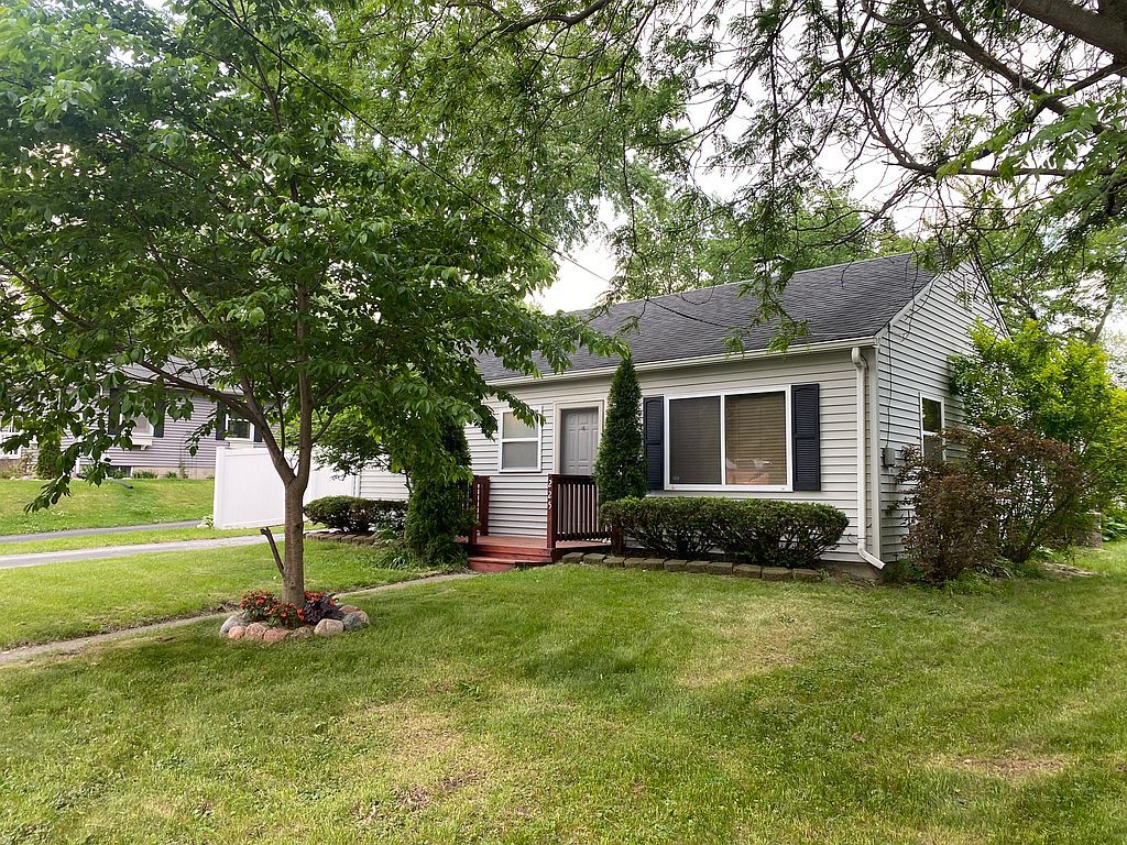 225 E Joliet St - Property Image