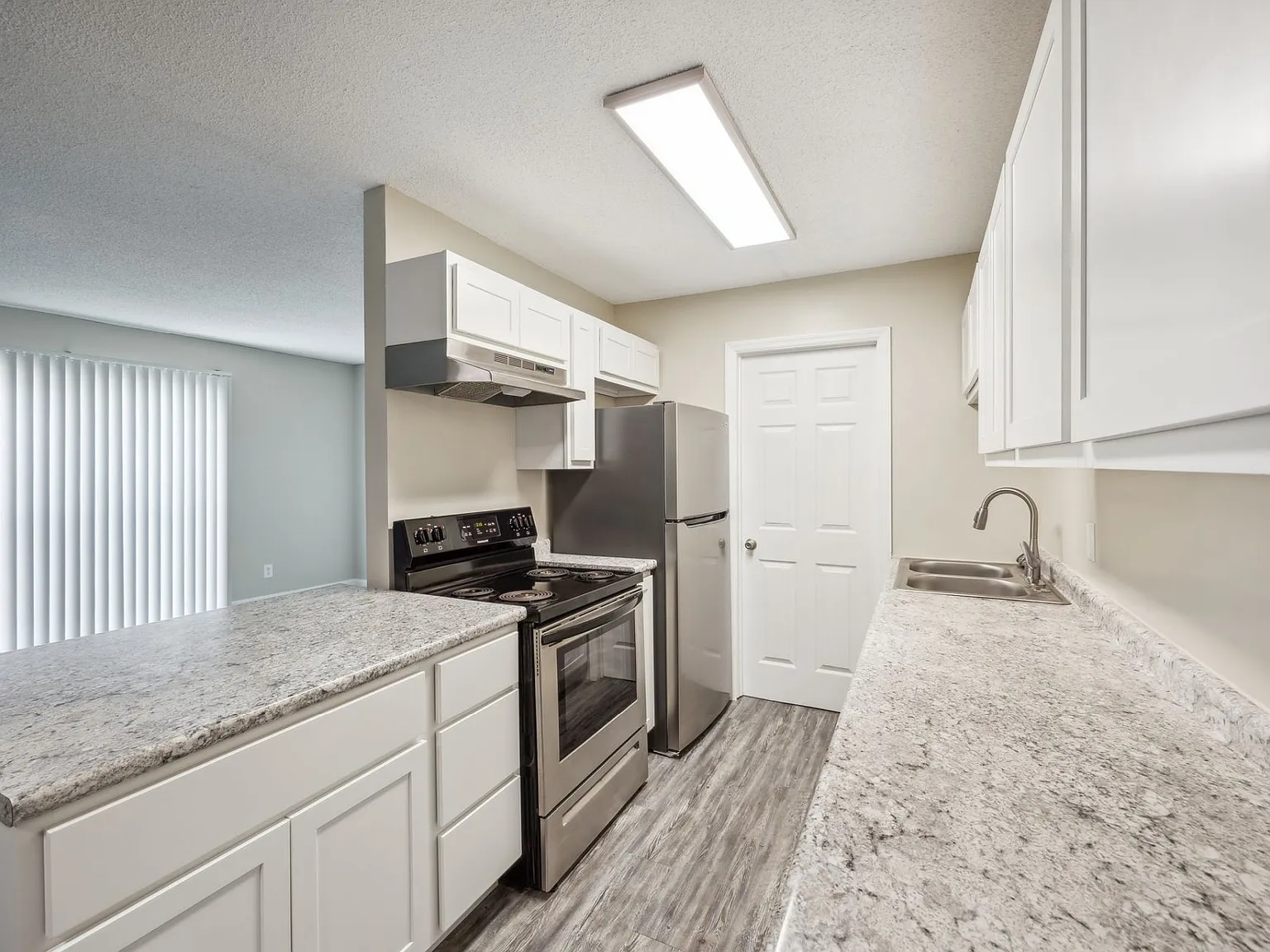 Saratoga Apartments - STA — Photo 4