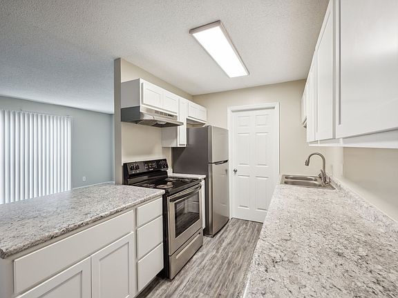 4th image of 3401 Queensway Dr #31B