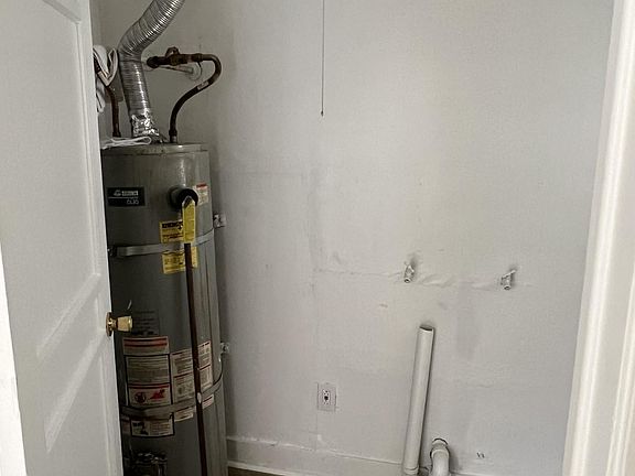 4th image of 263 W 41st Pl APT 1